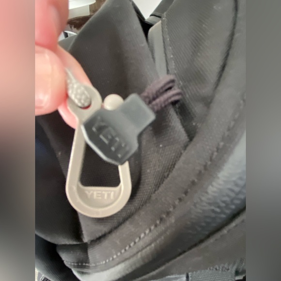 YETI crossroads 22L Backpack NWOT - Picture 10 of 16